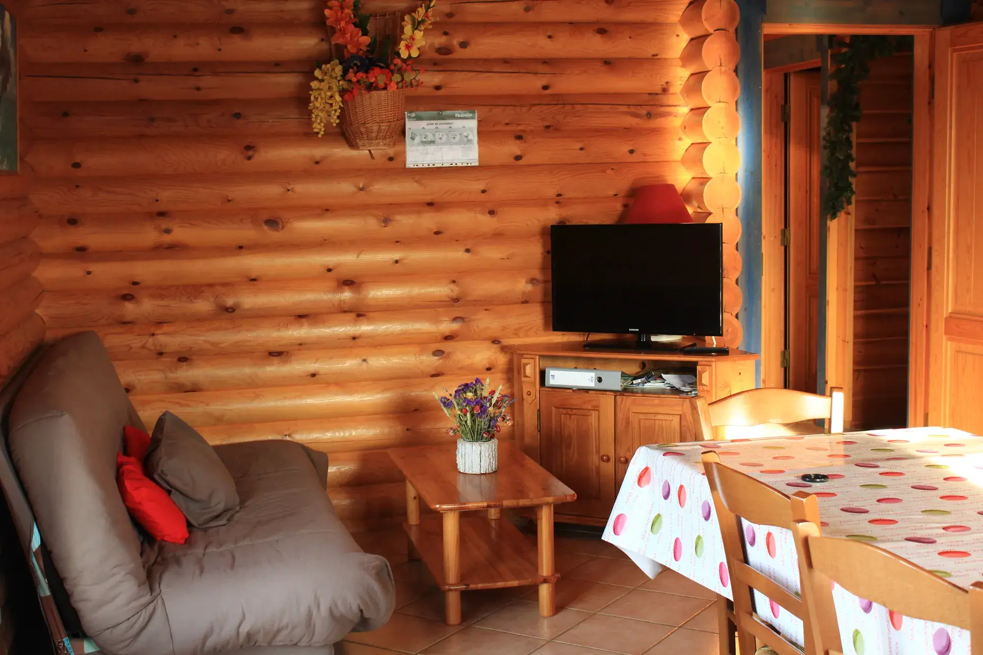 Salon et coin repas du Chalet Manon