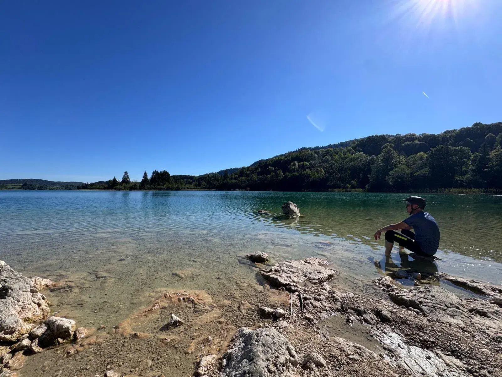 Lac de Chalain : guide complet du plus grand lac du Jura
