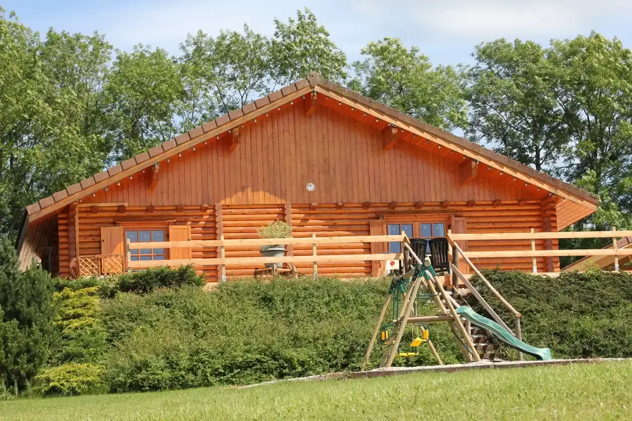 Le Chalet Manon sous le soleil du Jura