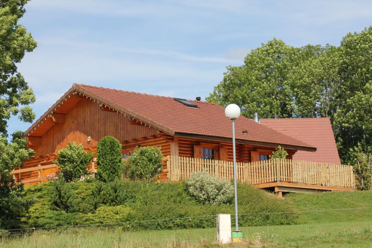 Extérieur du Chalet Peter dans le Jura